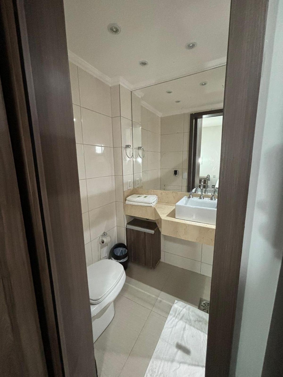 1810 - Flat Para Temporada Em Goiania-Proximo Ao Parque Areiao Exterior foto